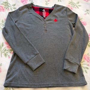 Canadiana Gray Waffle Knit Long Sleeve top-V Neck-Size Medium